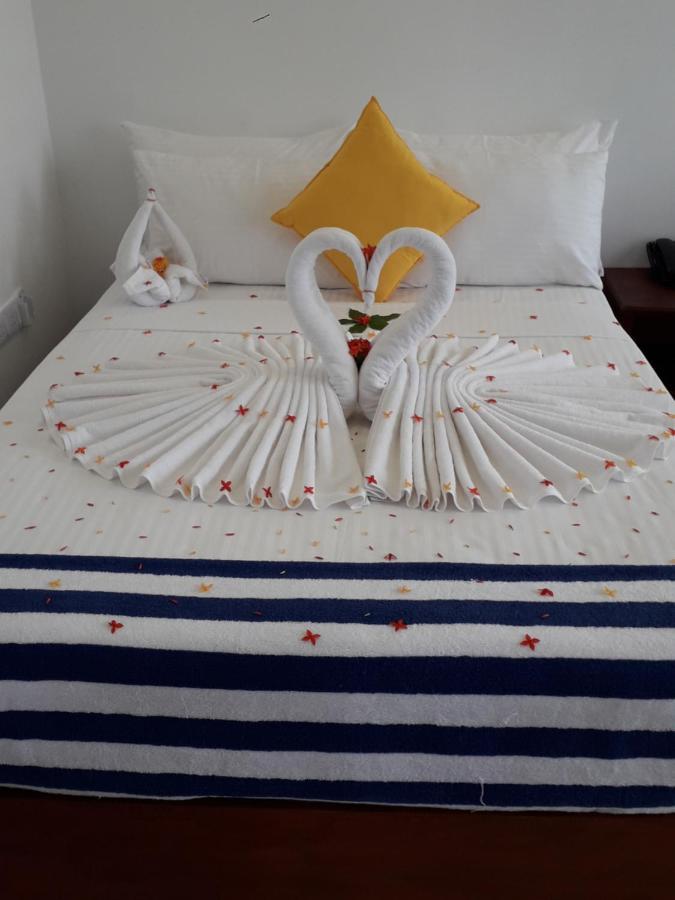 J7 Villaj Resort Trincomalee Esterno foto
