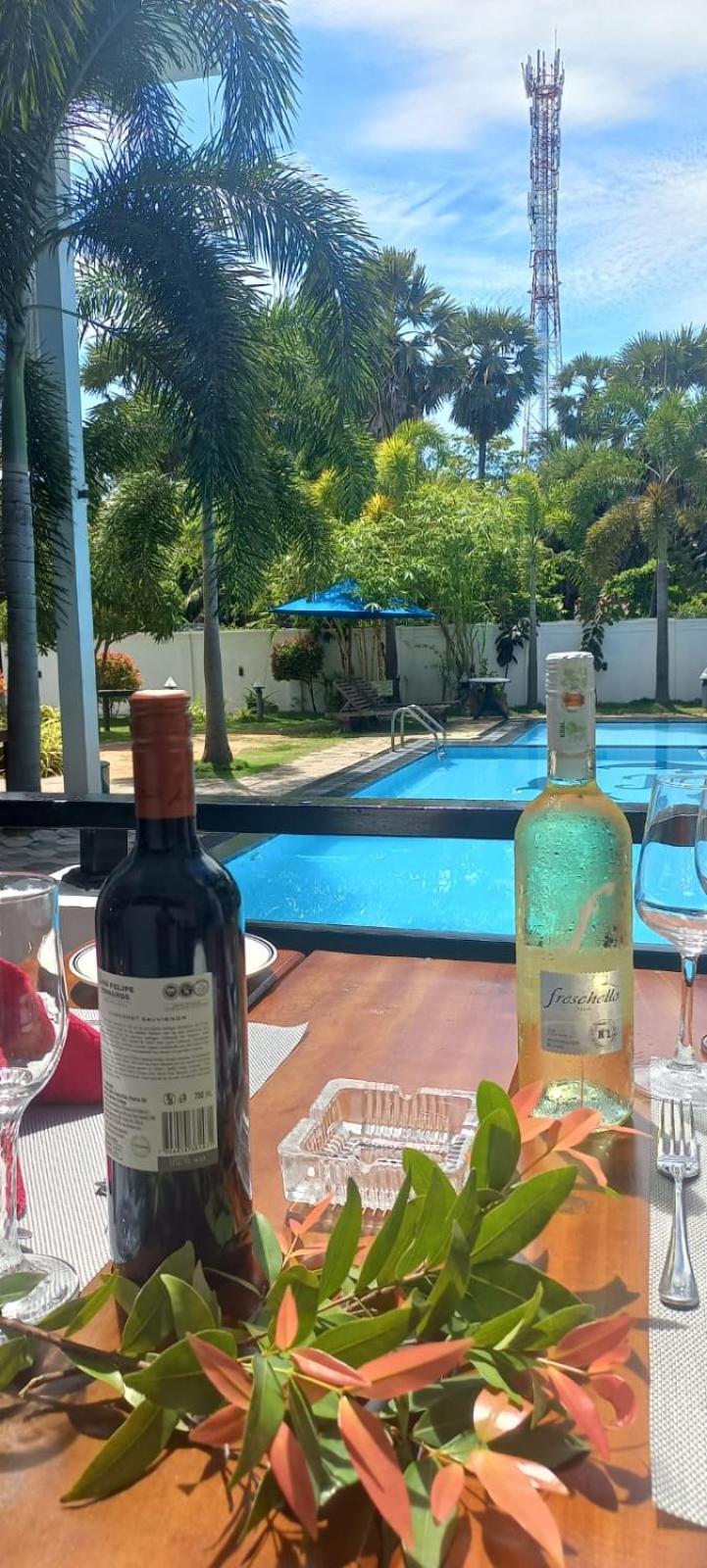 J7 Villaj Resort Trincomalee Esterno foto
