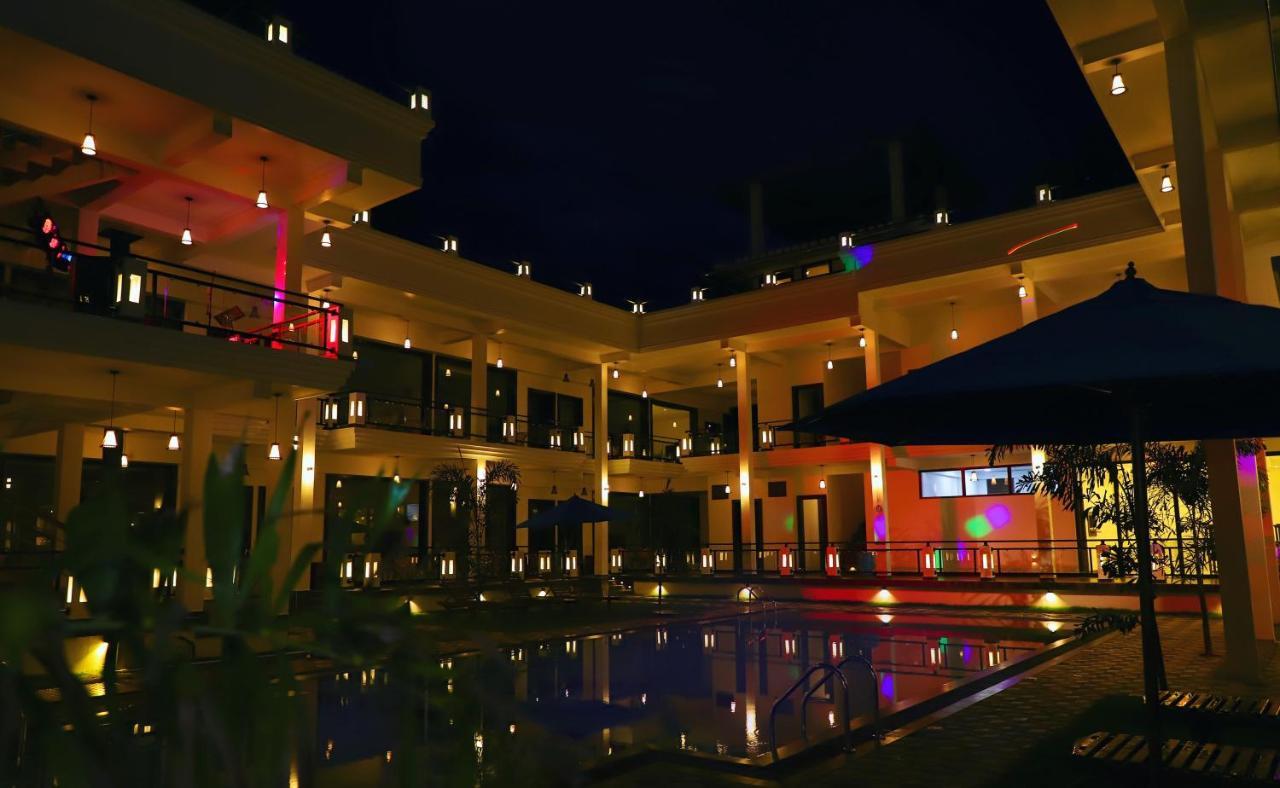 J7 Villaj Resort Trincomalee Esterno foto